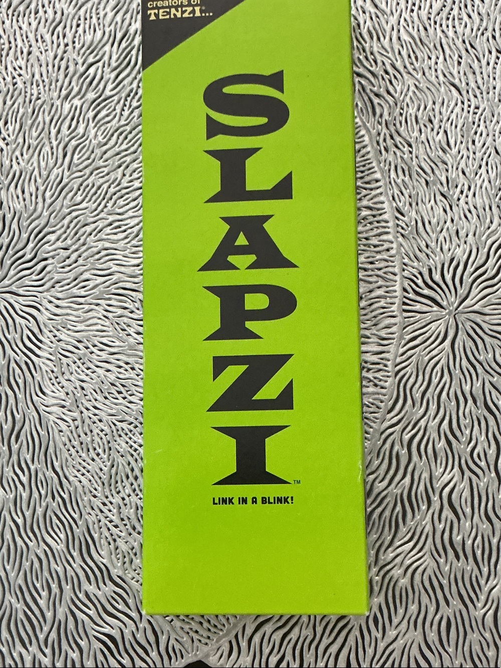 Slapzi Game FAMILY Game Ages 8+ 2-8 players
